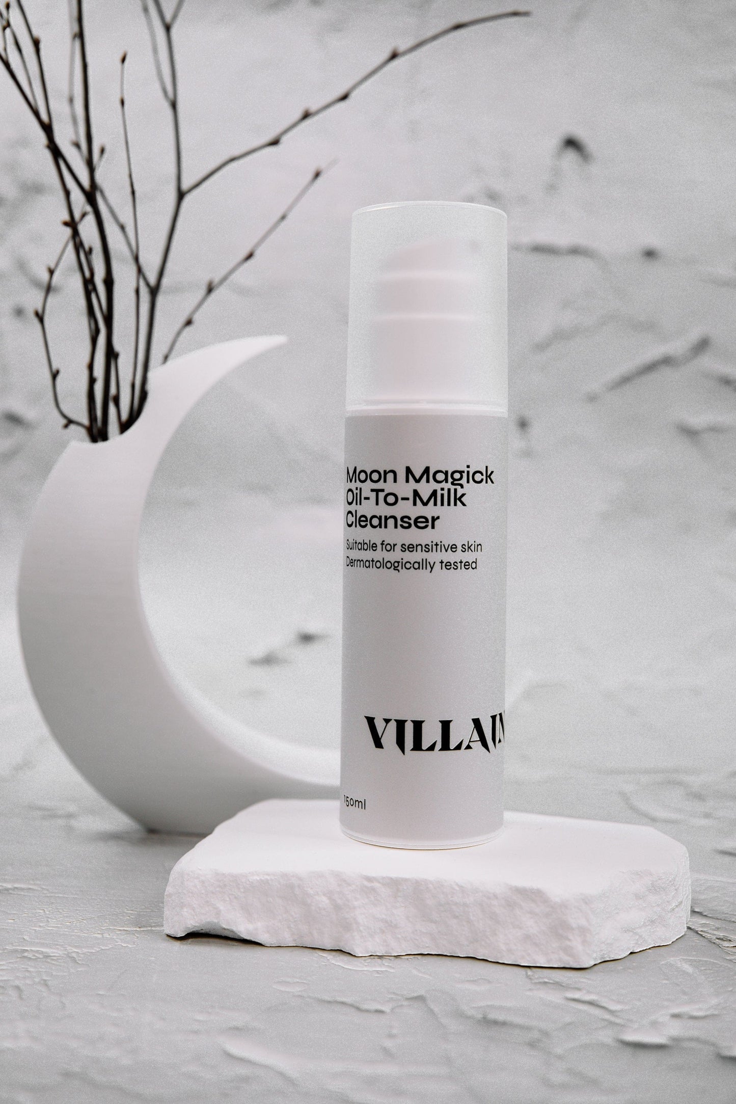 VILLAIN Skin Moon Magick Oil-To-Milk Cleanser 150ml Moon Magick Oil-To-Milk Cleanser 150ml